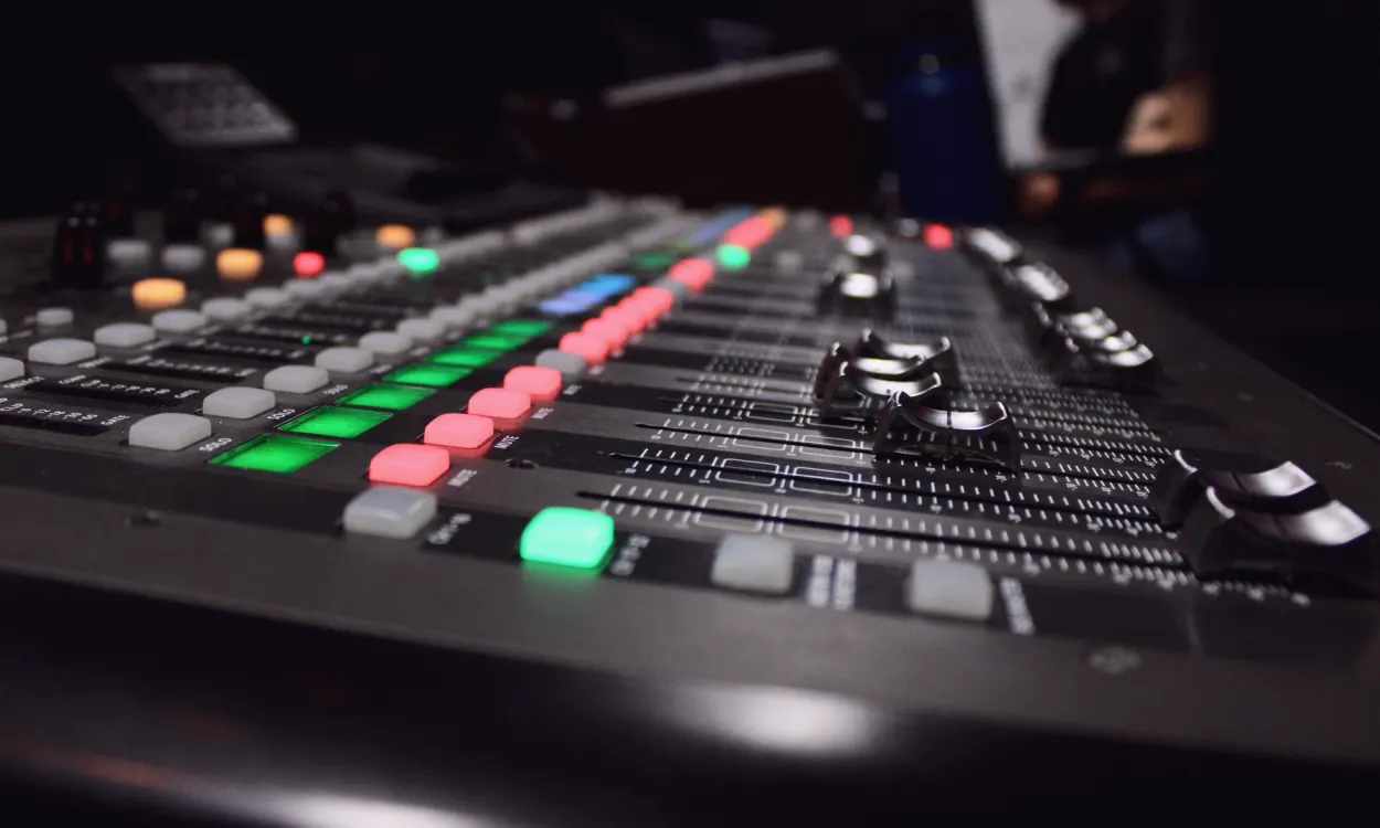 How a news desk lighting plot gets built, from walk-through to final reset