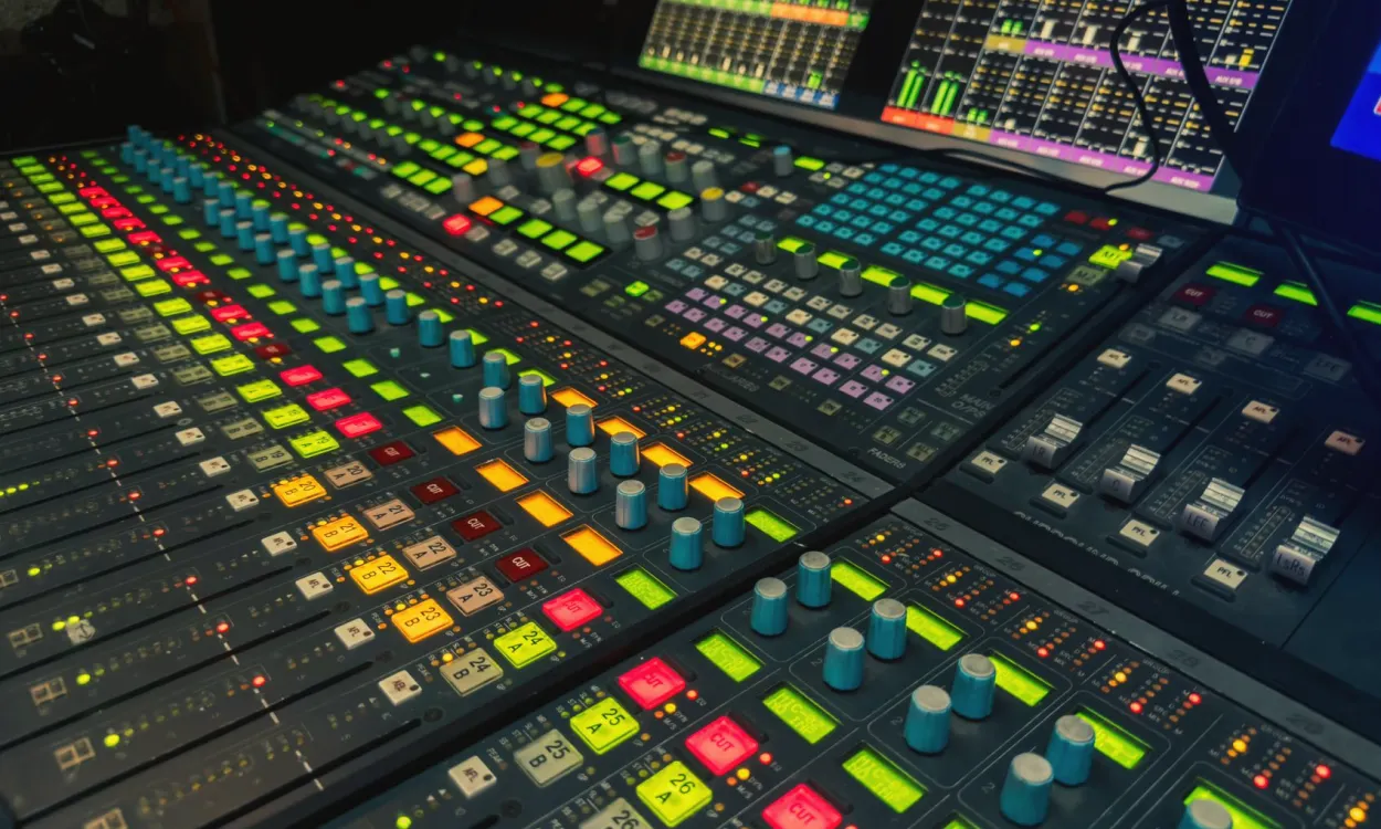 Two Ways to Crew a Live Event Broadcast: In-House or Coordinated
